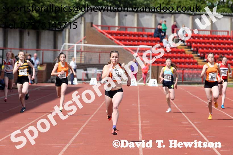 Girls under-15s 300 metres, North Eastern Champs, Gateshead Stadium. Photo: David T. Hewitson/Sports for All Pics